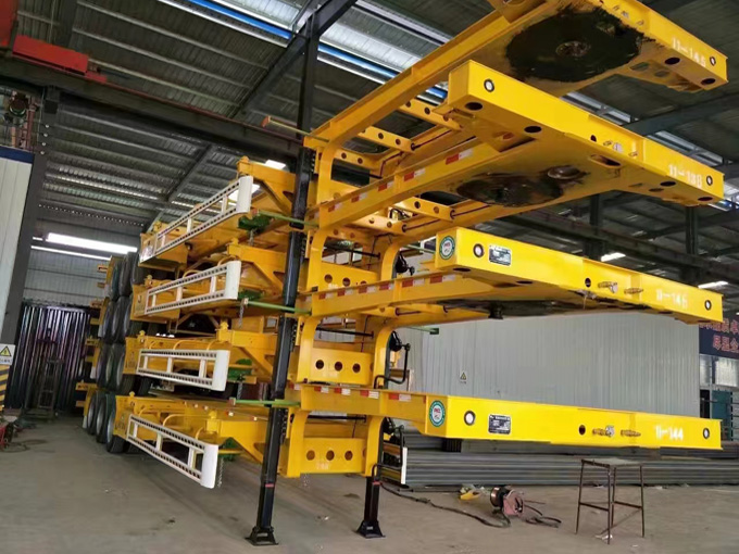 Skeleton transport semi-trailer