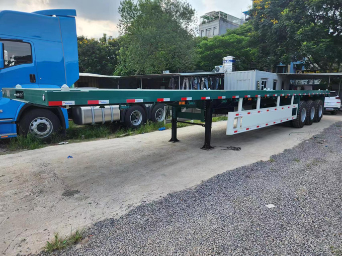 Foreign trade flatbed semi-trailer